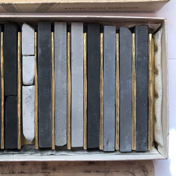 GRUMBACHER Gamma Gray Layout & TV Chalks Set of 12 (665 Like Pastels) - Picture 11 of 12